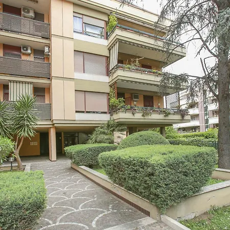 La Terrazza Nel Vicino Metro Cornelia * Rom
