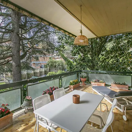 La Terrazza Nel Vicino Metro Cornelia Apartment *